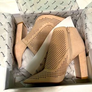 Nude booties, Size 8, NWT